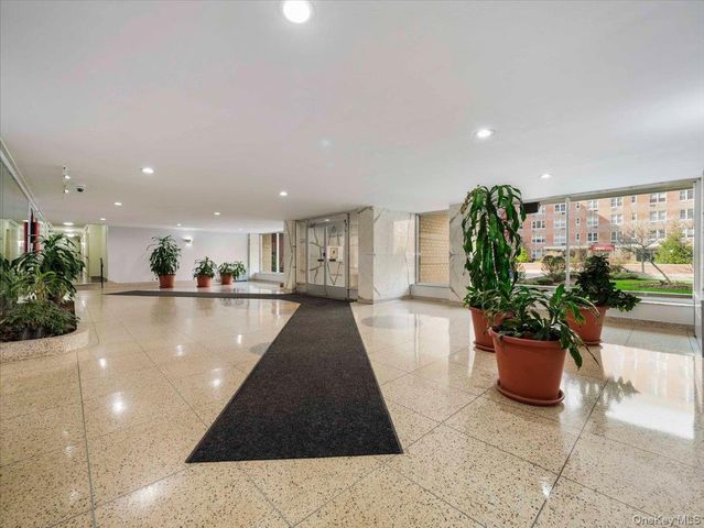 3 Sadore Ln 4P, Yonkers, NY 10710