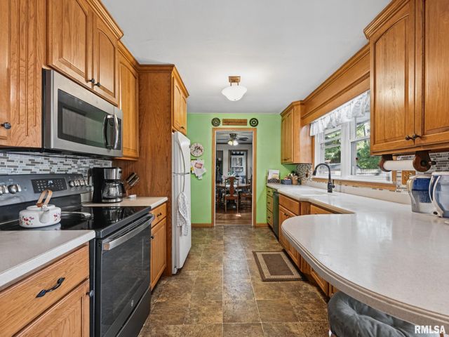 606 W TIMBER RIDGE Drive, Peoria, IL 61615