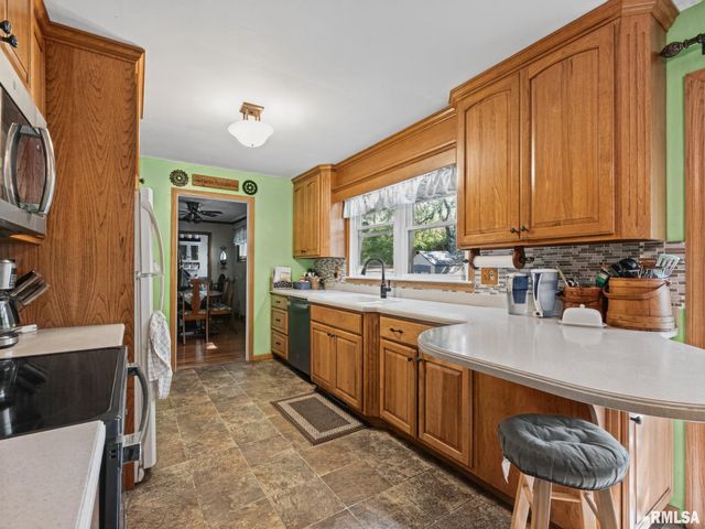 606 W TIMBER RIDGE Drive, Peoria, IL 61615
