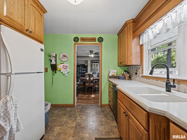606 W TIMBER RIDGE Drive, Peoria, IL 61615