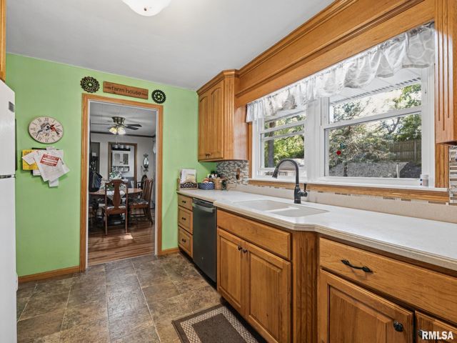 606 W TIMBER RIDGE Drive, Peoria, IL 61615