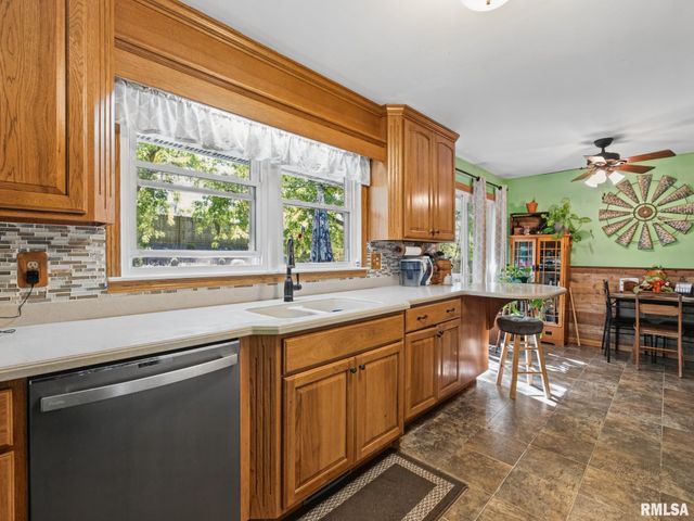 606 W TIMBER RIDGE Drive, Peoria, IL 61615