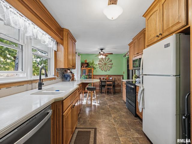 606 W TIMBER RIDGE Drive, Peoria, IL 61615