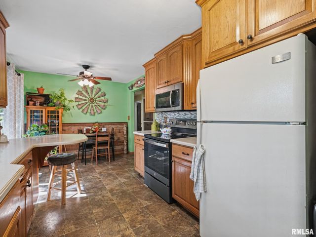 606 W TIMBER RIDGE Drive, Peoria, IL 61615