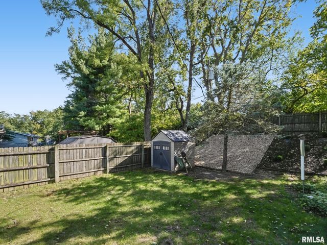606 W TIMBER RIDGE Drive, Peoria, IL 61615
