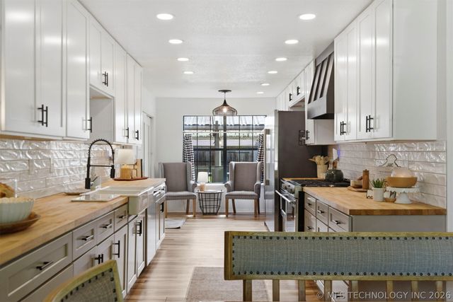 750 W 97th Place S, Jenks, OK 74037