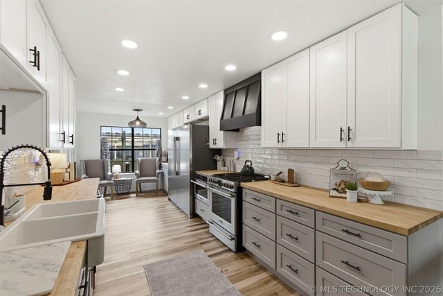 750 W 97th Place S, Jenks, OK 74037