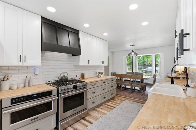 750 W 97th Place S, Jenks, OK 74037