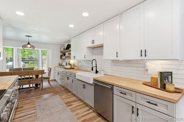 750 W 97th Place S, Jenks, OK 74037