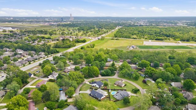 750 W 97th Place S, Jenks, OK 74037