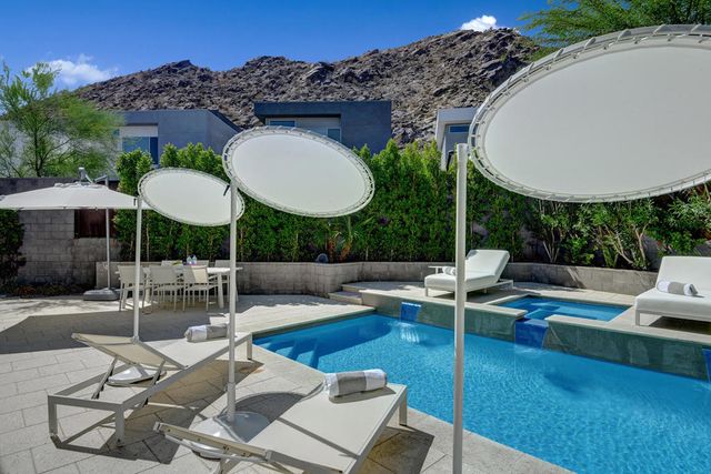 329 Goleta Way, Palm Springs, CA 92264