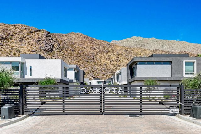 329 Goleta Way, Palm Springs, CA 92264