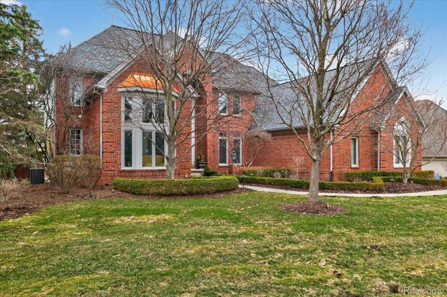 4806 Goodison Place Drive, Oakland Charter Township, MI 48306