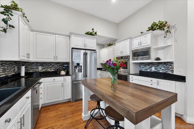 4806 Goodison Place Drive, Oakland Charter Township, MI 48306