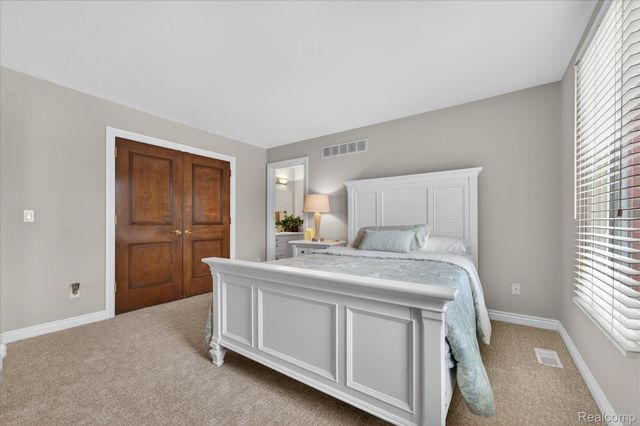 4806 Goodison Place Drive, Oakland Charter Township, MI 48306