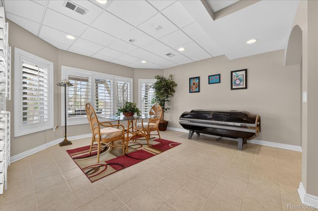 4806 Goodison Place Drive, Oakland Charter Township, MI 48306