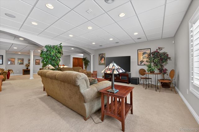 4806 Goodison Place Drive, Oakland Charter Township, MI 48306