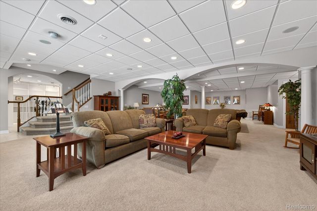 4806 Goodison Place Drive, Oakland Charter Township, MI 48306