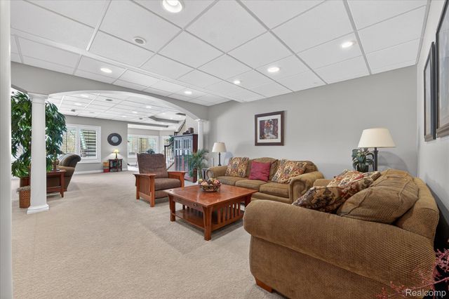 4806 Goodison Place Drive, Oakland Charter Township, MI 48306