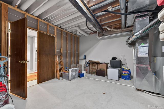 4806 Goodison Place Drive, Oakland Charter Township, MI 48306