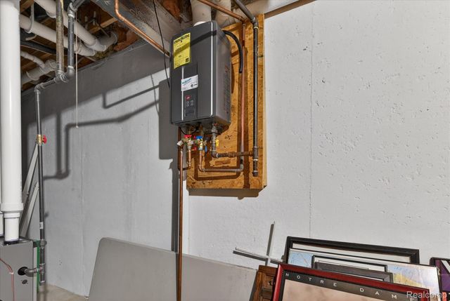 4806 Goodison Place Drive, Oakland Charter Township, MI 48306