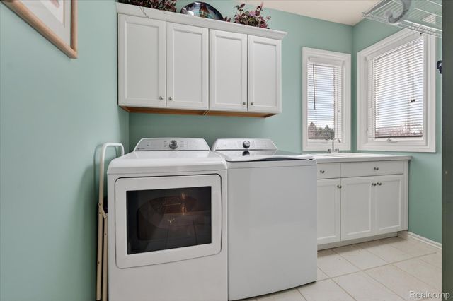 4806 Goodison Place Drive, Oakland Charter Township, MI 48306