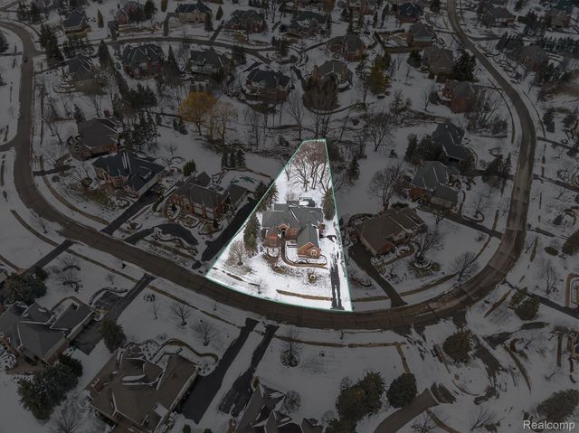 4806 Goodison Place Drive, Oakland Charter Township, MI 48306