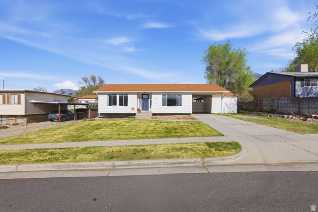 10517 S LARKSPUR DR, Sandy, UT 84094