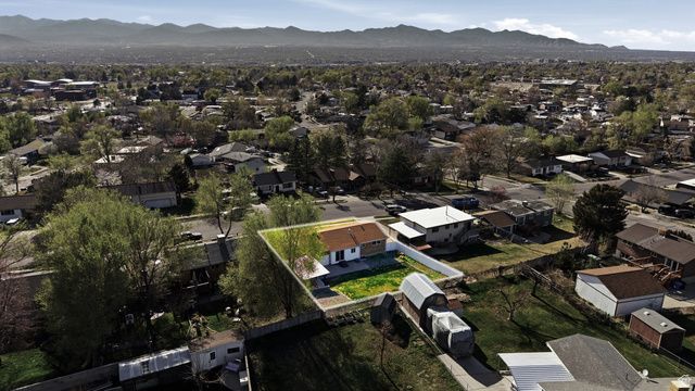 10517 S LARKSPUR DR, Sandy, UT 84094