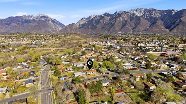 10517 S LARKSPUR DR, Sandy, UT 84094