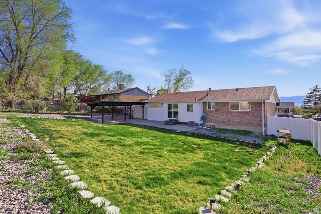 10517 S LARKSPUR DR, Sandy, UT 84094