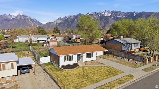 10517 S LARKSPUR DR, Sandy, UT 84094