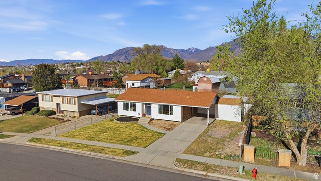 10517 S LARKSPUR DR, Sandy, UT 84094