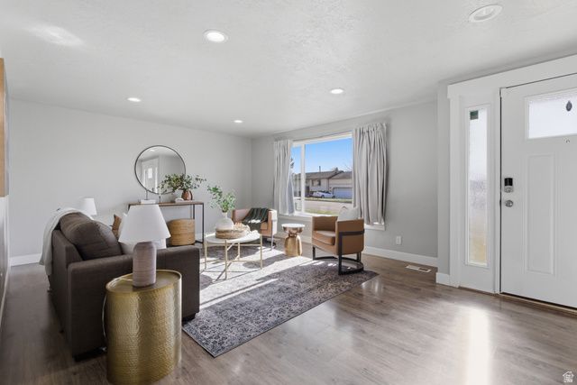 10517 S LARKSPUR DR, Sandy, UT 84094