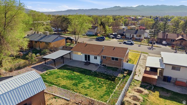10517 S LARKSPUR DR, Sandy, UT 84094