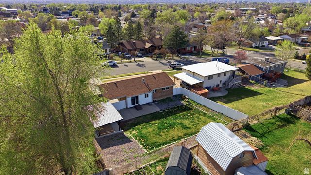 10517 S LARKSPUR DR, Sandy, UT 84094