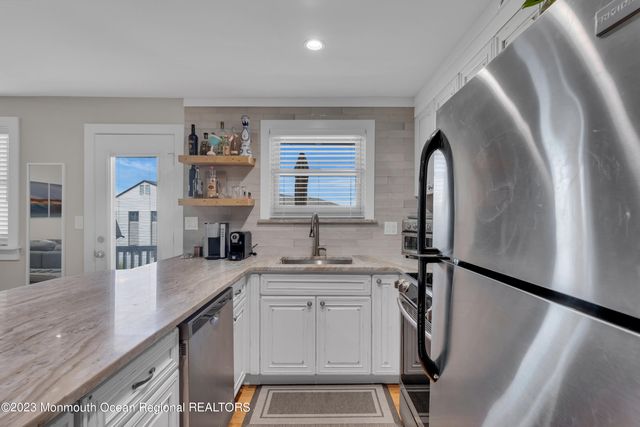 36 Wharfside Drive, Monmouth Beach, NJ 07750