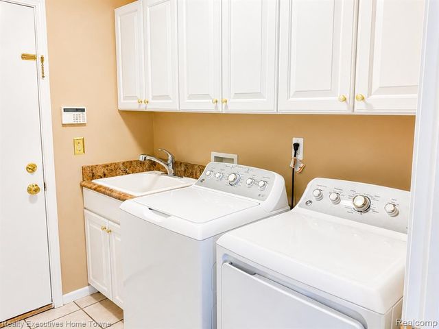 20791 Outer Drive, Dearborn, MI 48124
