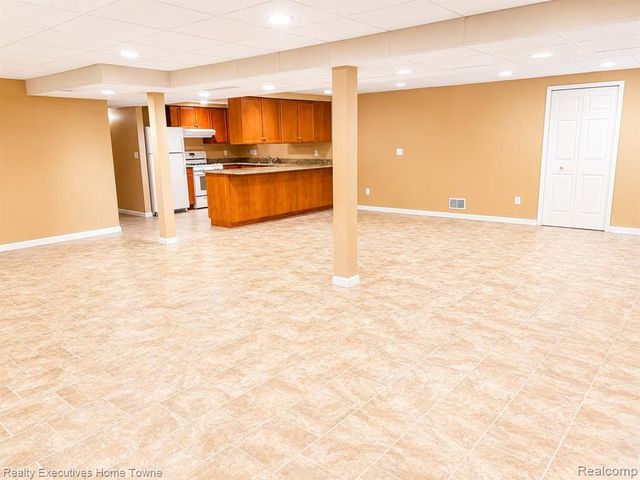 20791 Outer Drive, Dearborn, MI 48124