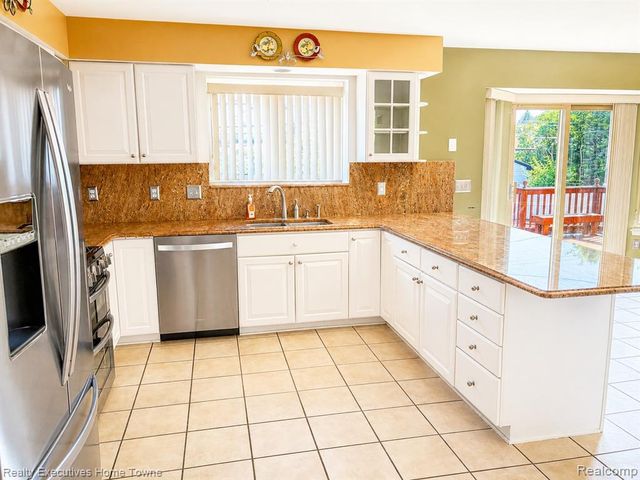 20791 Outer Drive, Dearborn, MI 48124