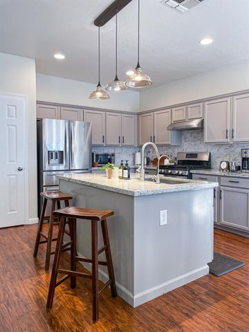 8618 Shasta Lily Dr, Elk Grove, CA 95624
