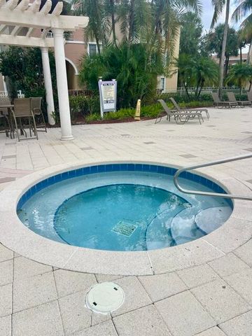 6426 EMERALD DUNES Drive 206, West Palm Beach, FL 33411