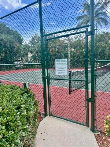 6426 EMERALD DUNES Drive 206, West Palm Beach, FL 33411