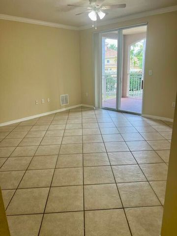 6426 EMERALD DUNES Drive 206, West Palm Beach, FL 33411