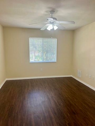 6426 EMERALD DUNES Drive 206, West Palm Beach, FL 33411