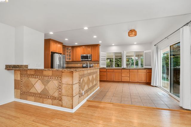 5460 Azure Ct, Discovery Bay, CA 94505