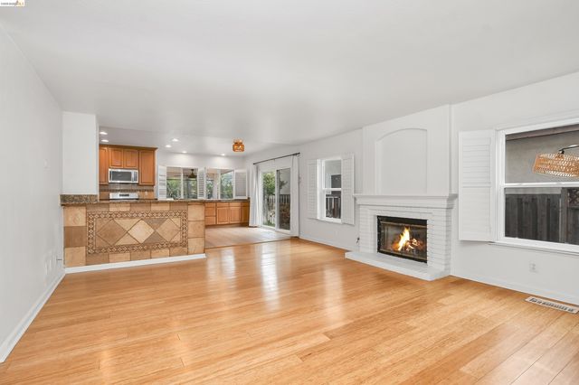 5460 Azure Ct, Discovery Bay, CA 94505