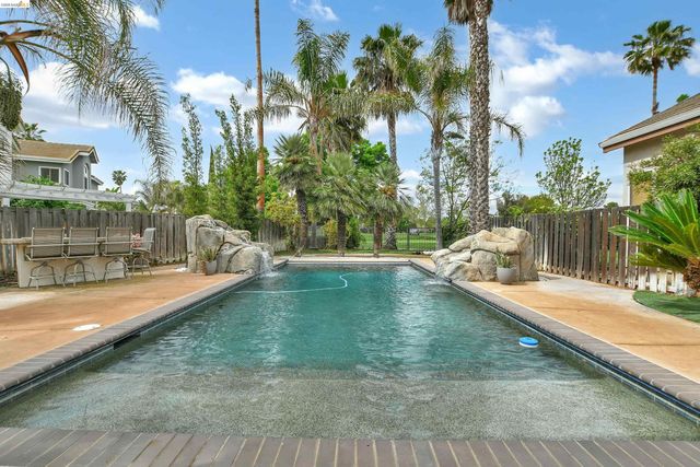 5460 Azure Ct, Discovery Bay, CA 94505