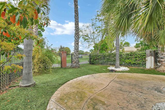 5460 Azure Ct, Discovery Bay, CA 94505