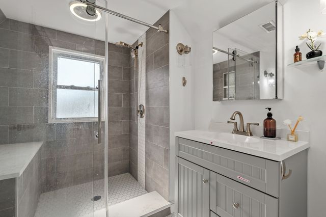 84 West Street 2, Quincy, MA 02169